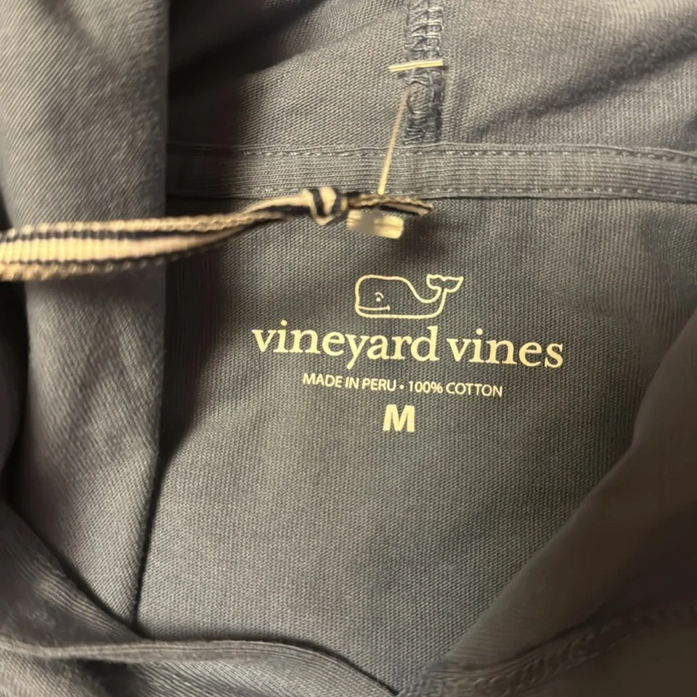 Brand new tshirt hoodie vineyard vines mens medium sized - Picture 2 of 3